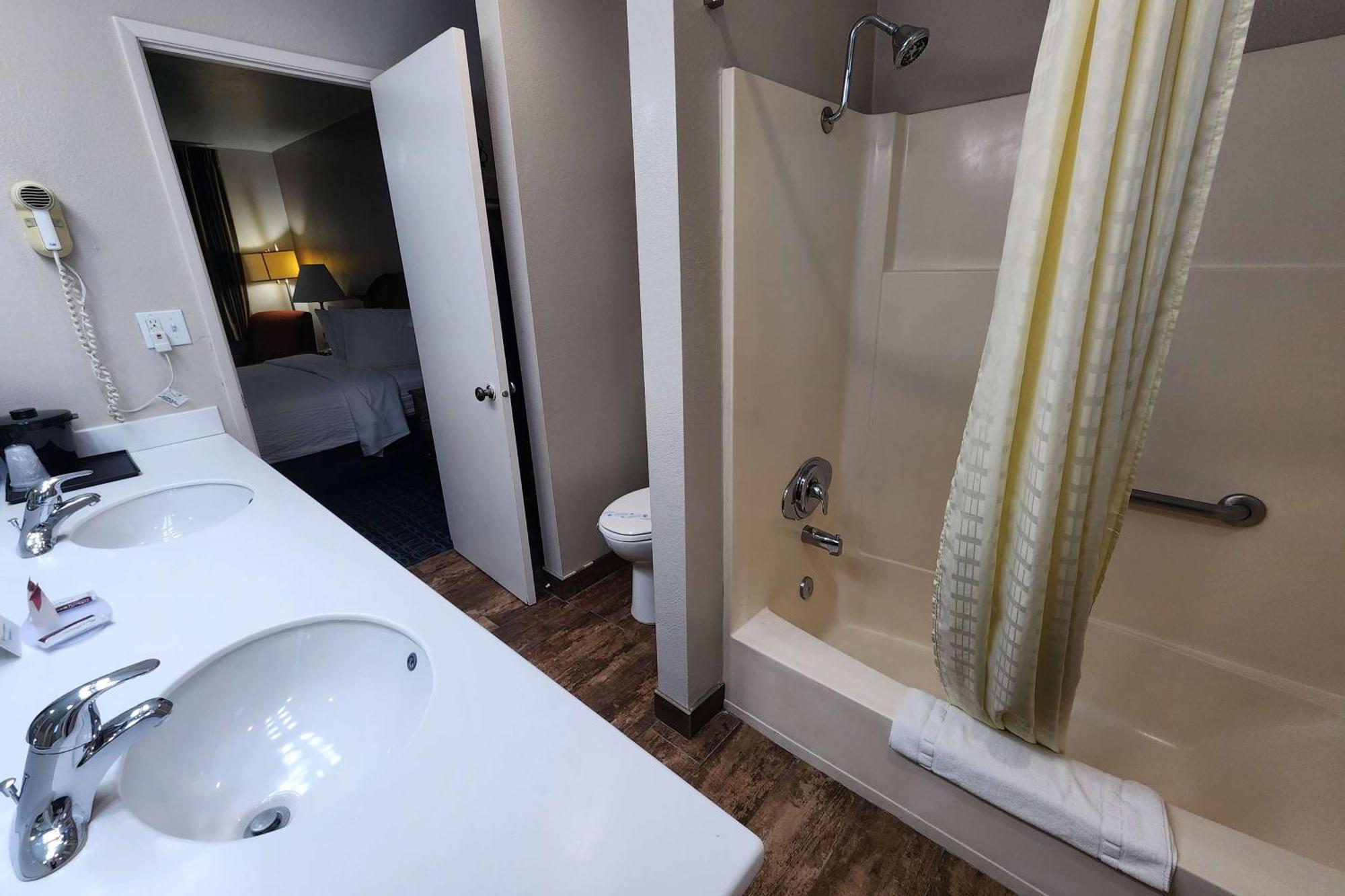 Ramada Bayside Inn & Suites Eureka Exteriér fotografie