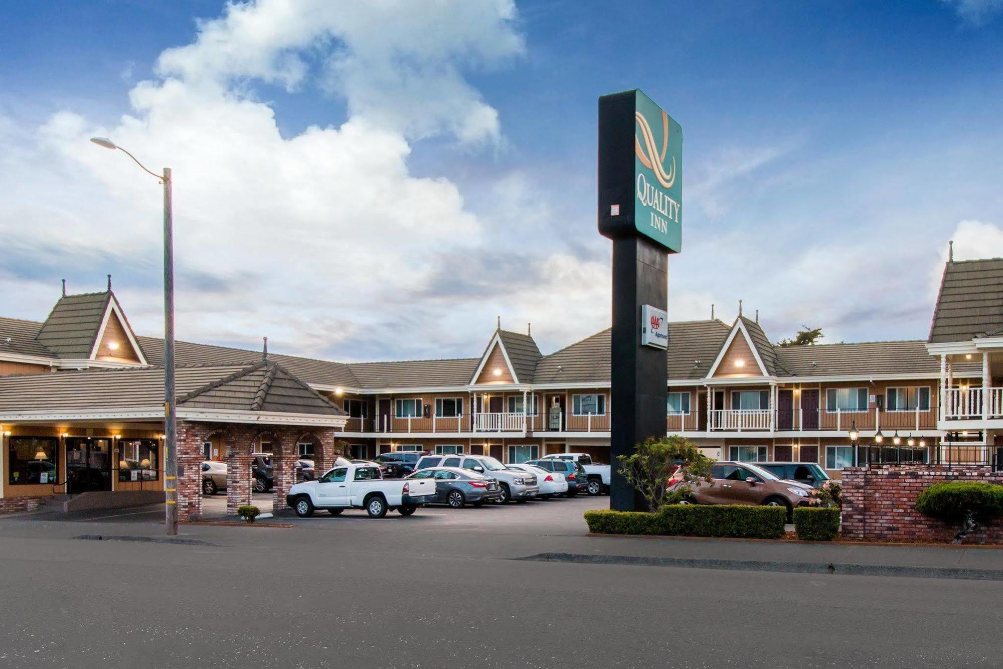 Ramada Bayside Inn & Suites Eureka Exteriér fotografie