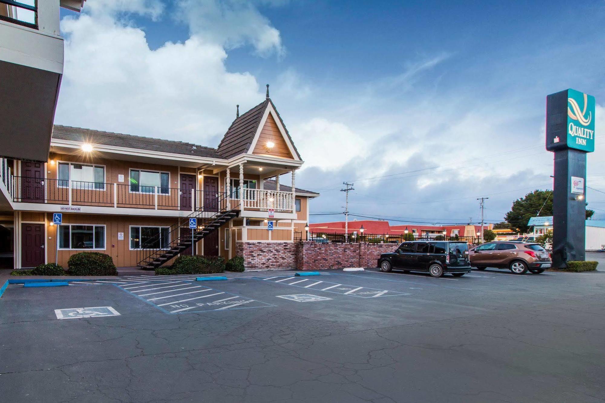 Ramada Bayside Inn & Suites Eureka Exteriér fotografie